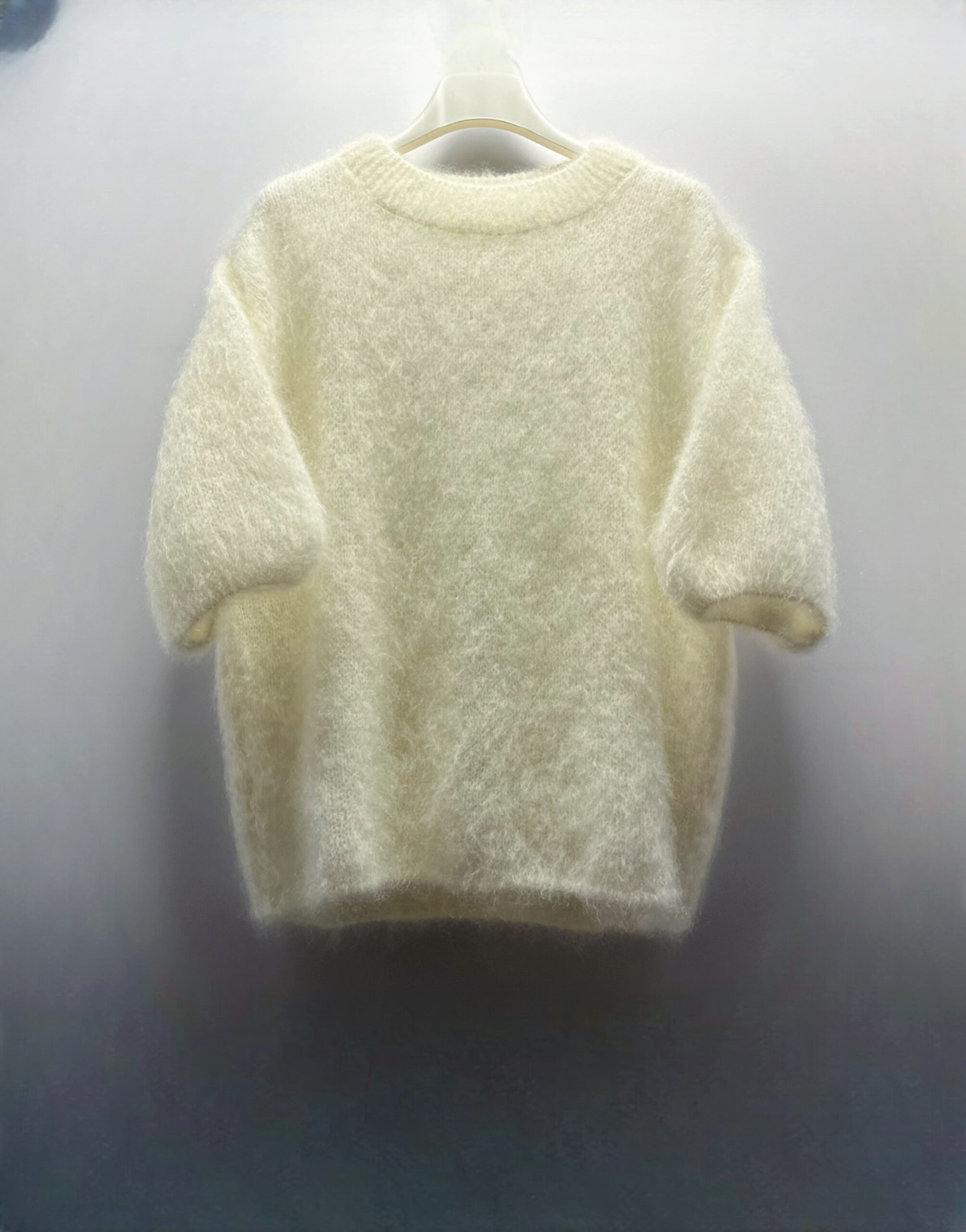 INCREDIBLY SOFT AND WARM WHITE CARDIGAN. NATURAL WOOL 81% KID MOHAIR