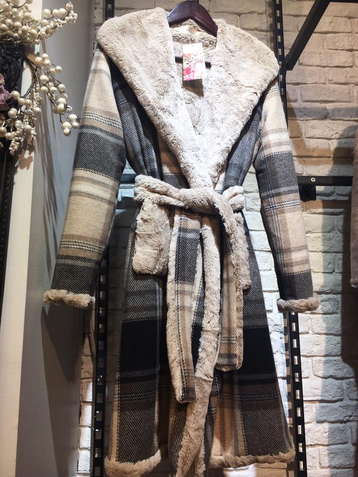 Wool square pattern coat with eco fur lining