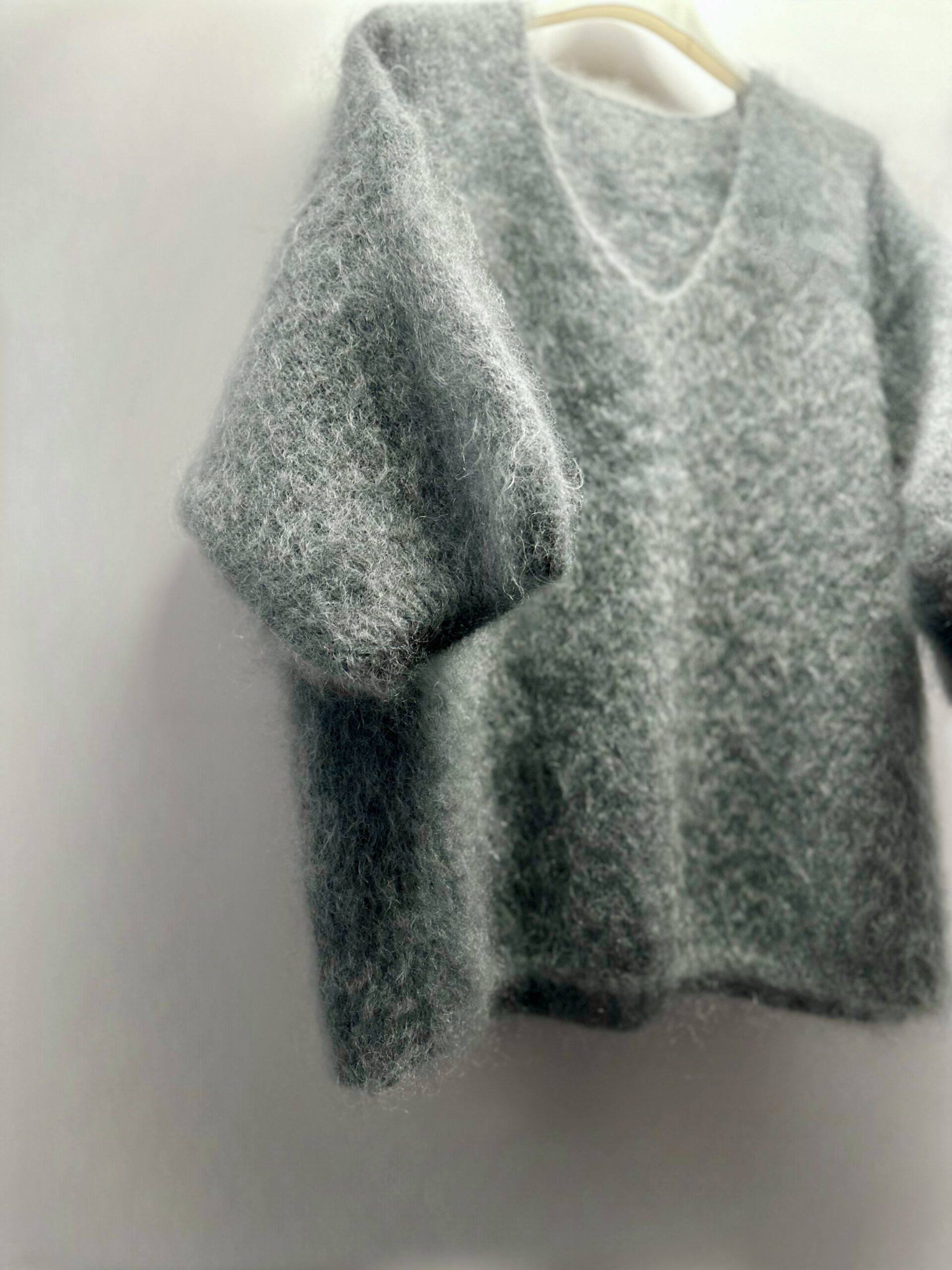 INCREDIBLY SOFT AND WARM MINT CARDIGAN (80cm). NATURAL WOOL 81% KID MOHAIR