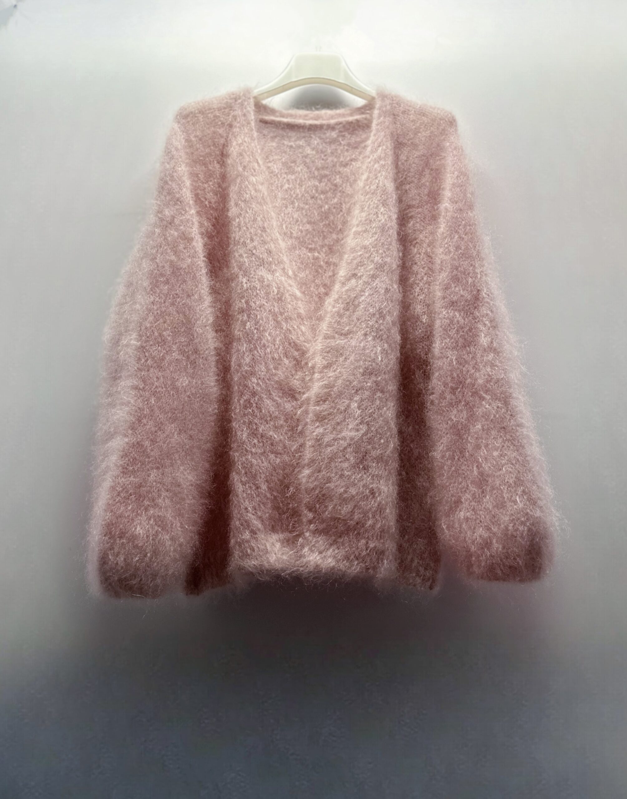 INCREDIBLY SOFT AND WARM BLUSH PINK CARDIGAN (65CM). NATURAL WOOL 81% KID MOHAIR.