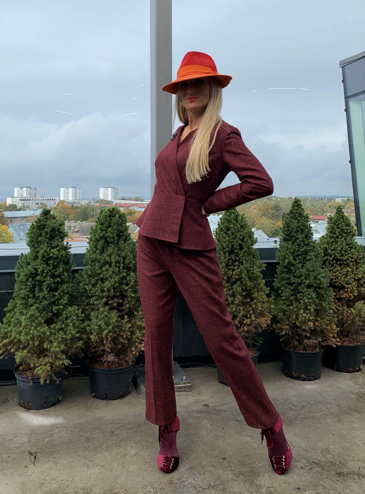 Vine red costume