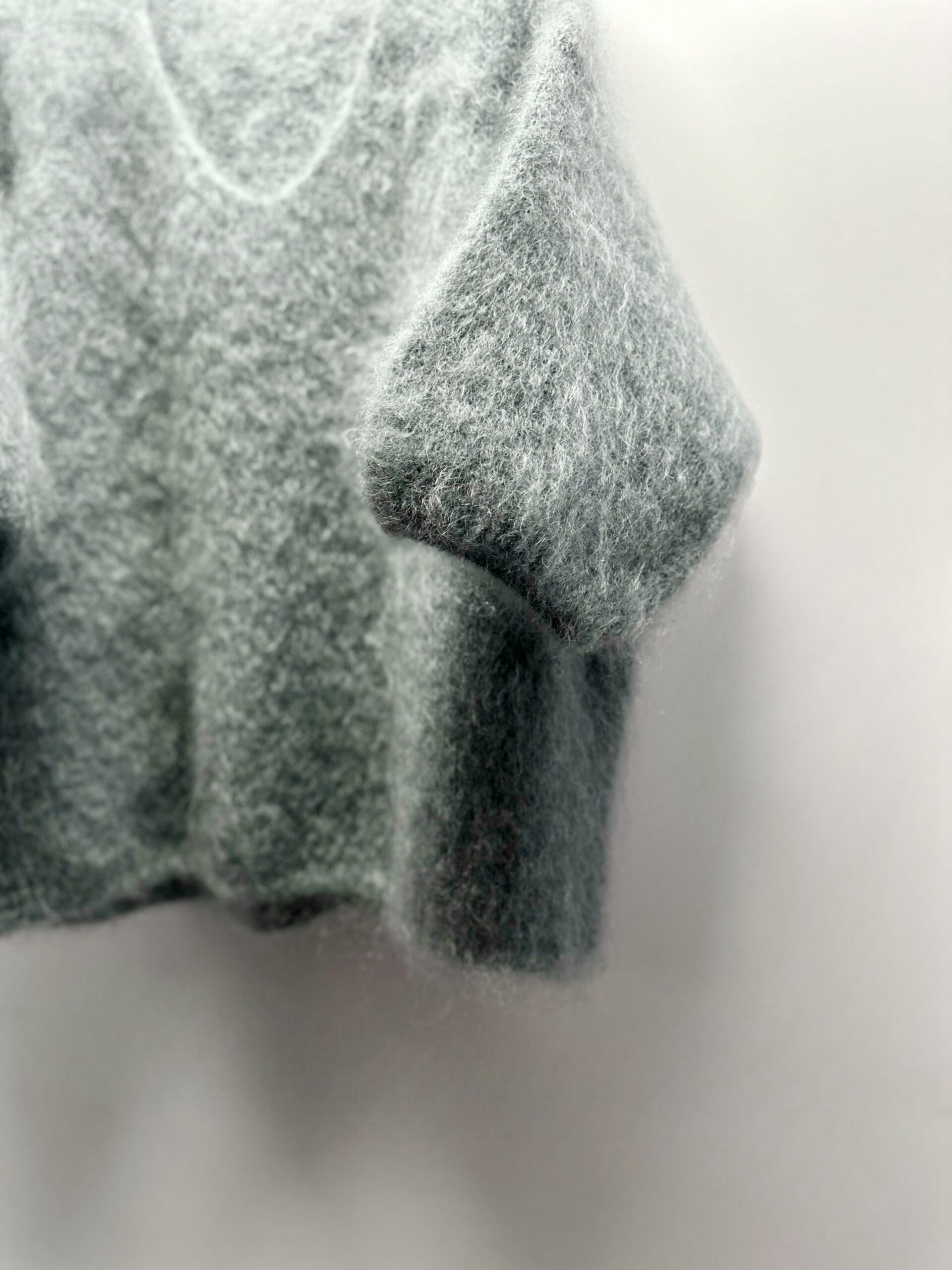 INCREDIBLY SOFT AND WARM MINT CARDIGAN (80cm). NATURAL WOOL 81% KID MOHAIR