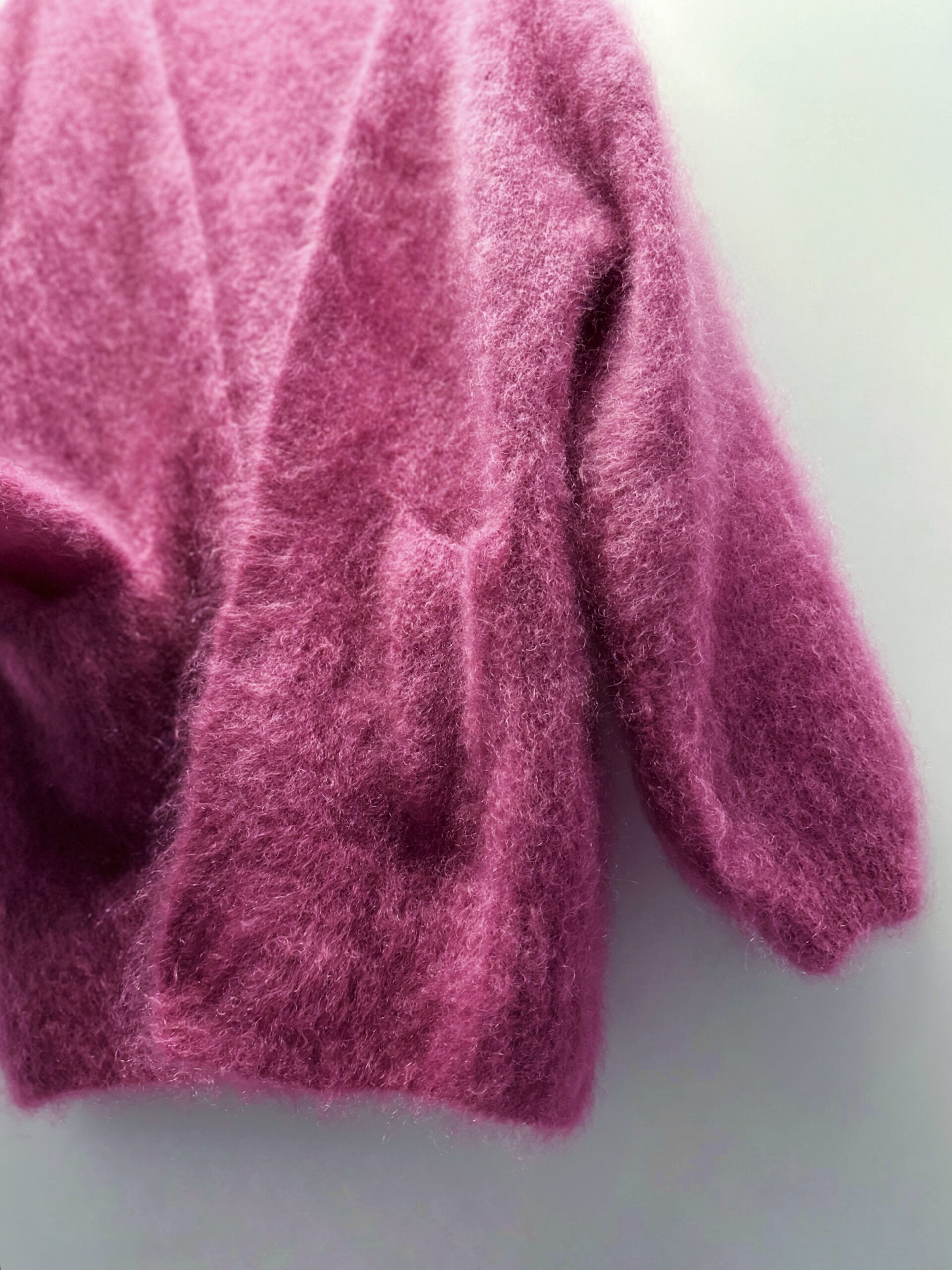 INCREDIBLY SOFT AND WARM LONG BERRY CARDIGAN (80CM). NATURAL WOOL 81% KID MOHAIR.