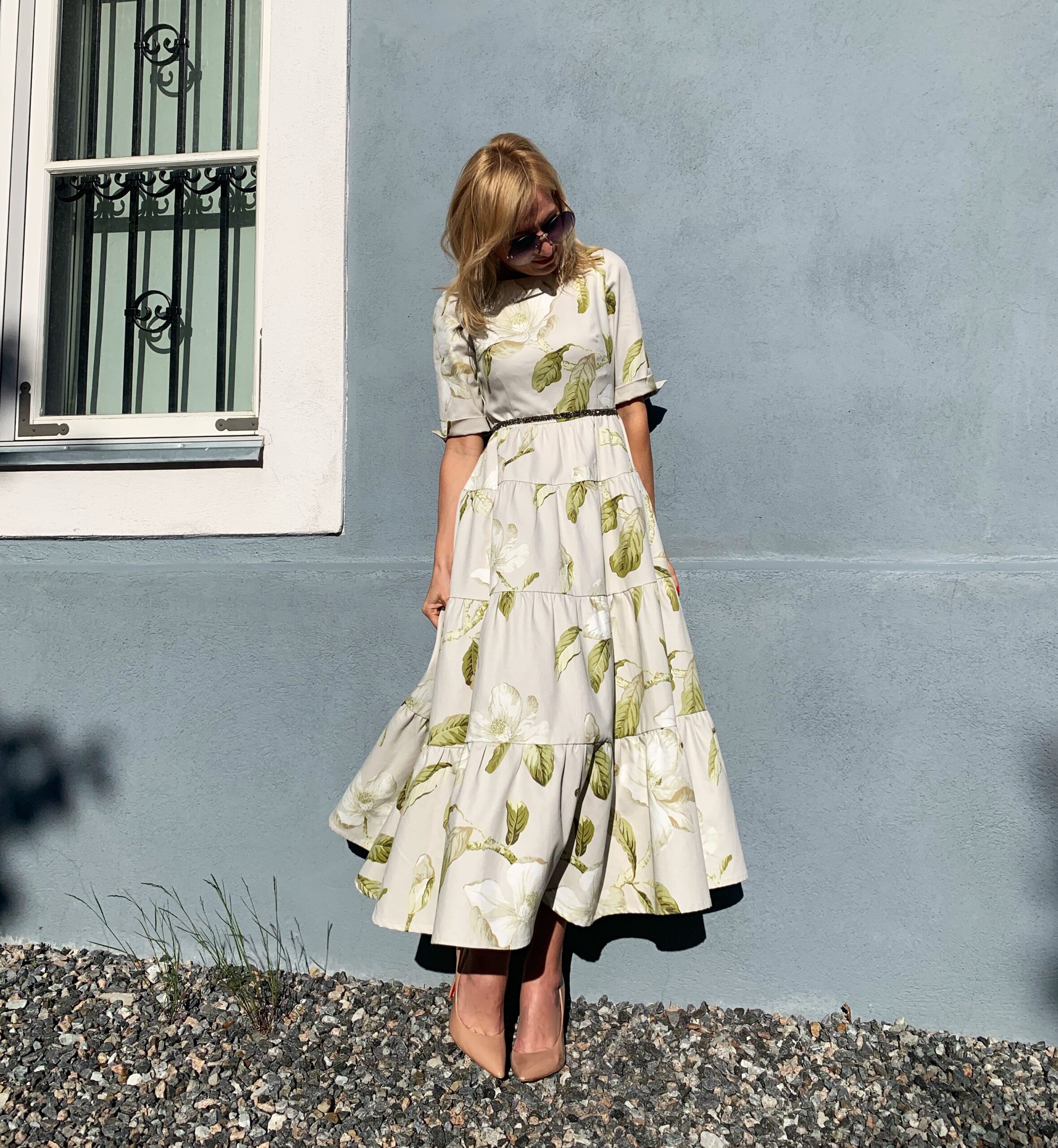 White garden dress with sparkling belt