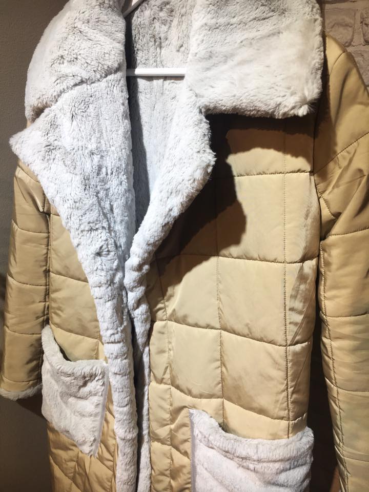 Coat with eco fur pockets and lining