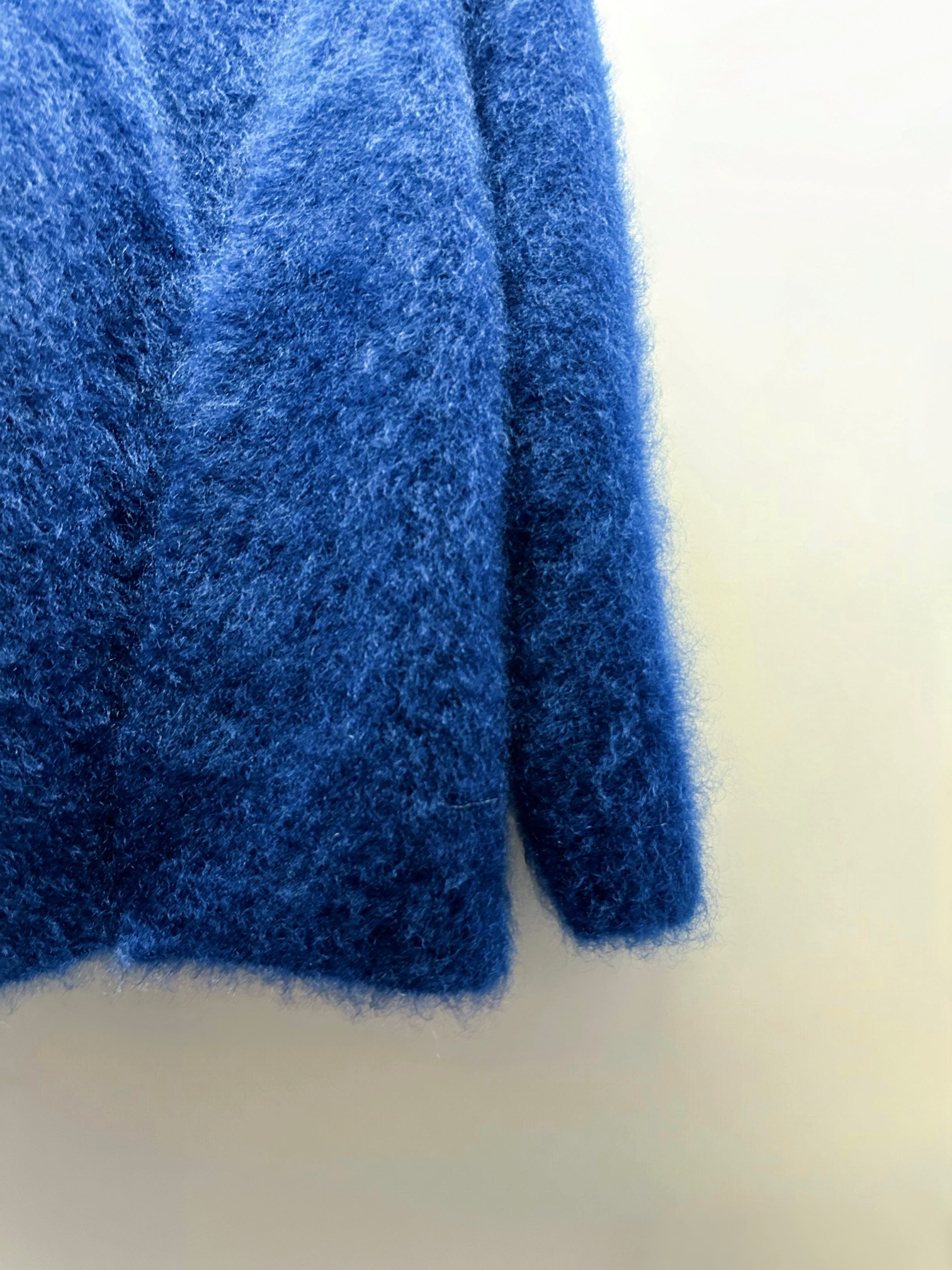 INCREDIBLY SOFT AND WARM Juicy Blue CARDIGAN. NATURAL WOOL 81% KID MOHAIR