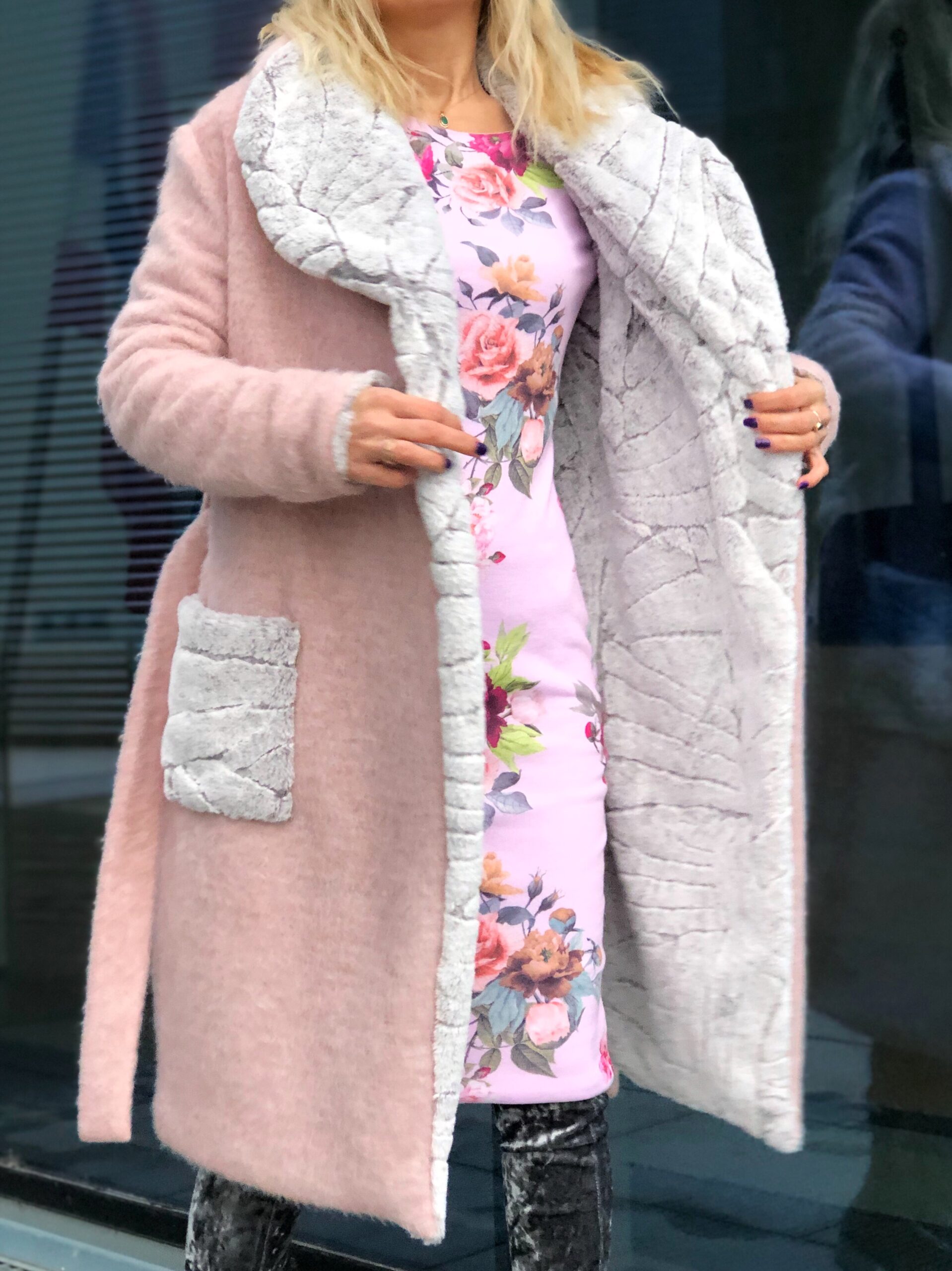 Blush pink coat with eco-fur pockets