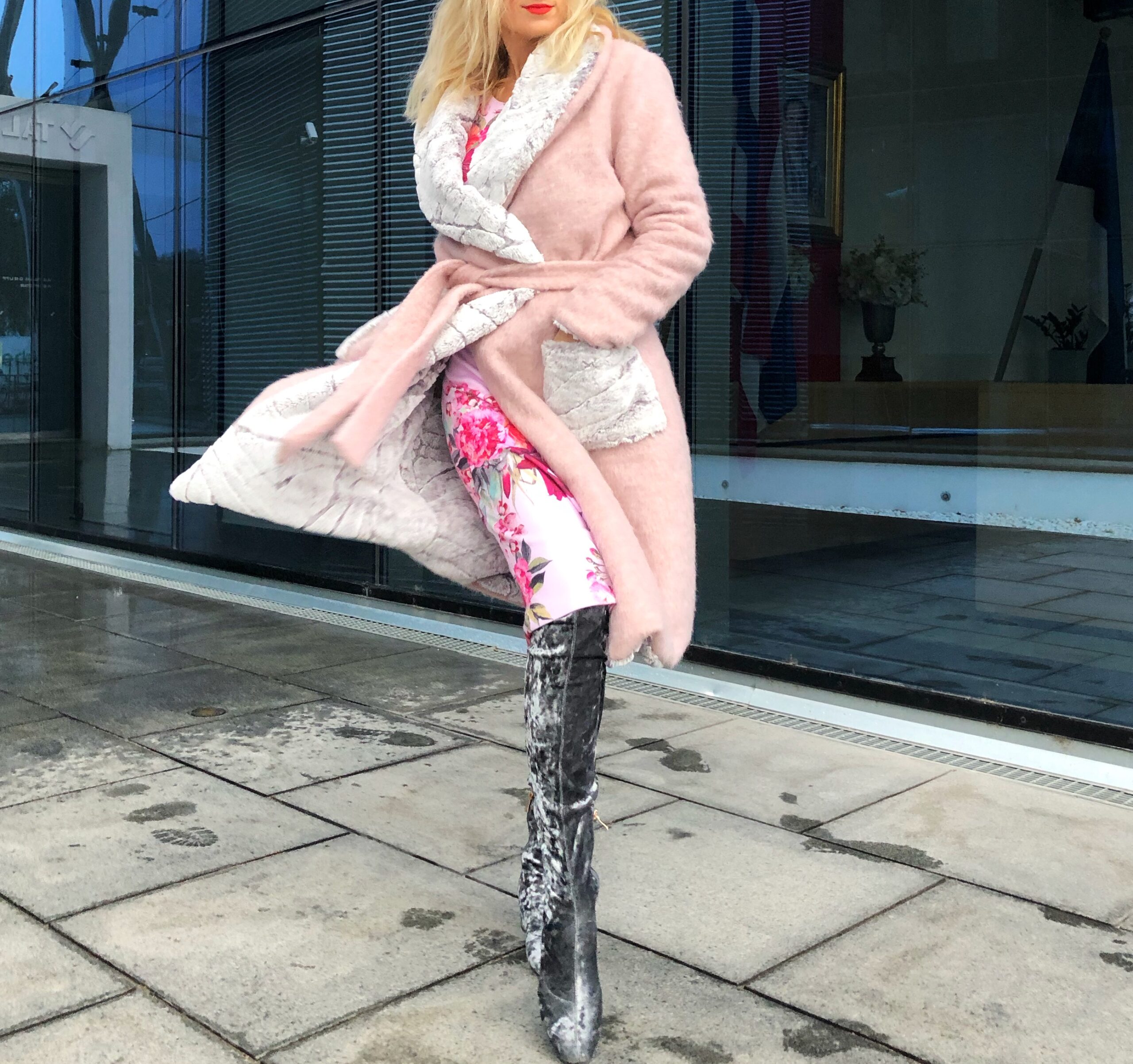 Blush pink coat with eco-fur pockets