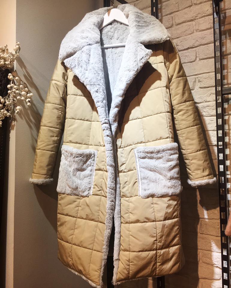 Coat with eco fur pockets and lining