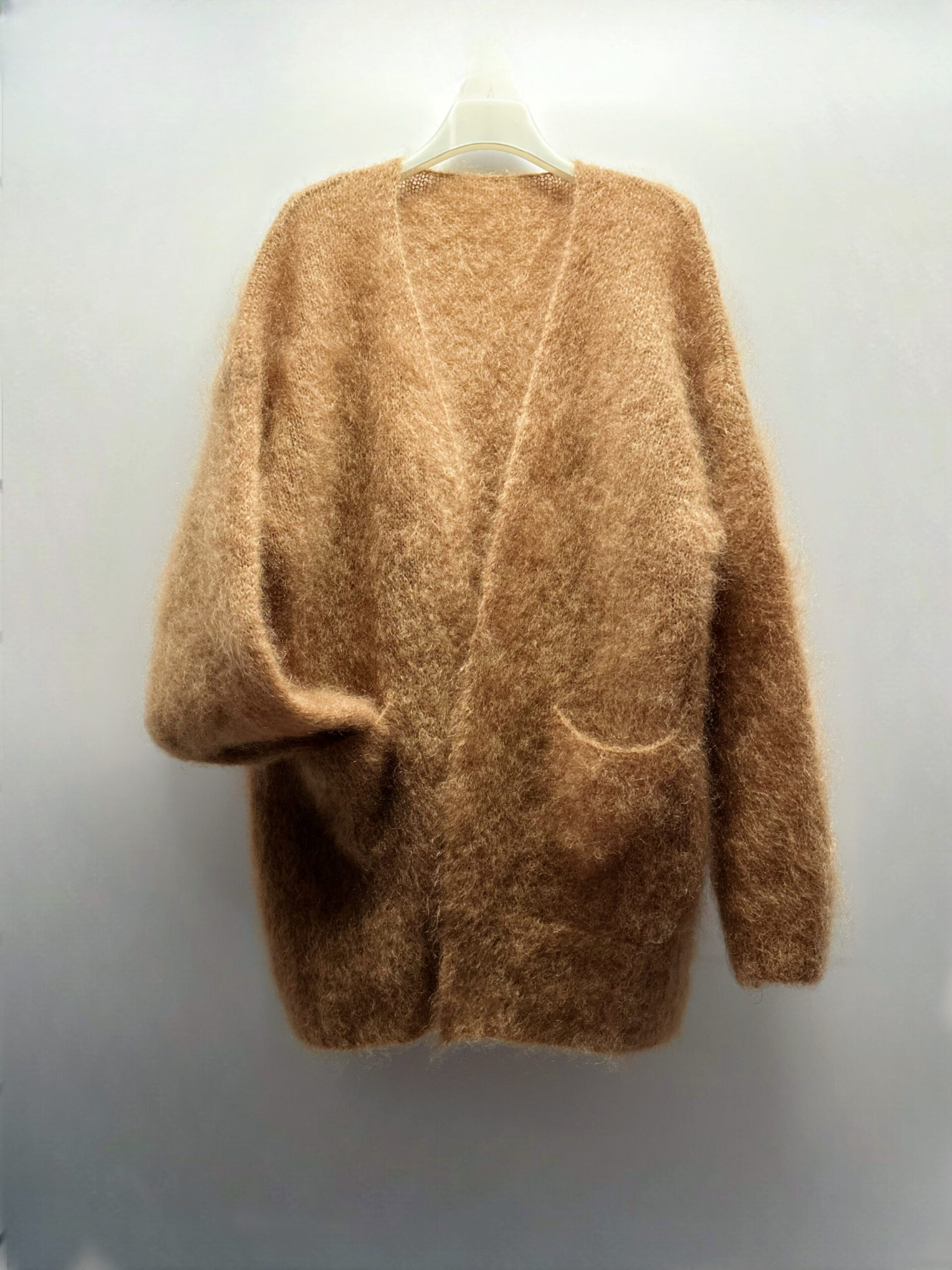 INCREDIBLY SOFT AND WARM LONG CARAMEL CARDIGAN (80CM). NATURAL WOOL 81% KID MOHAIR.