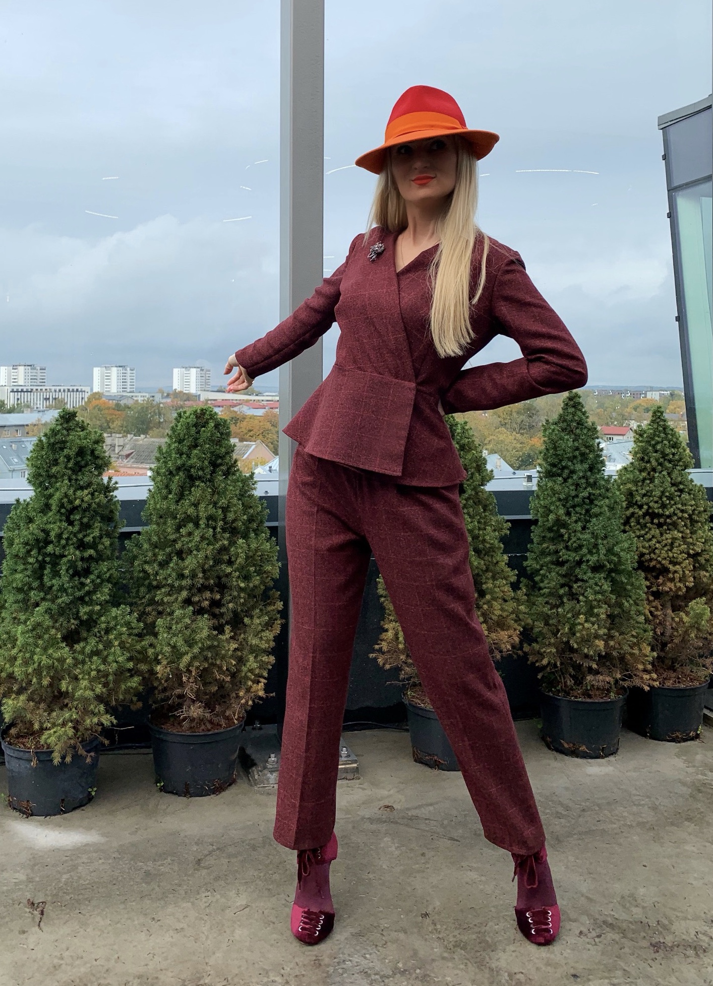 Vine red costume