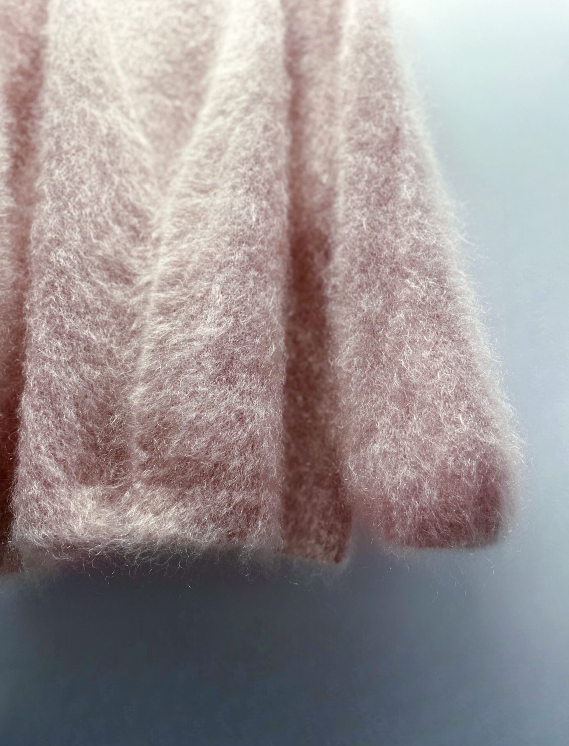 INCREDIBLY SOFT AND WARM BLUSH PINK CARDIGAN (65CM). NATURAL WOOL 81% KID MOHAIR.