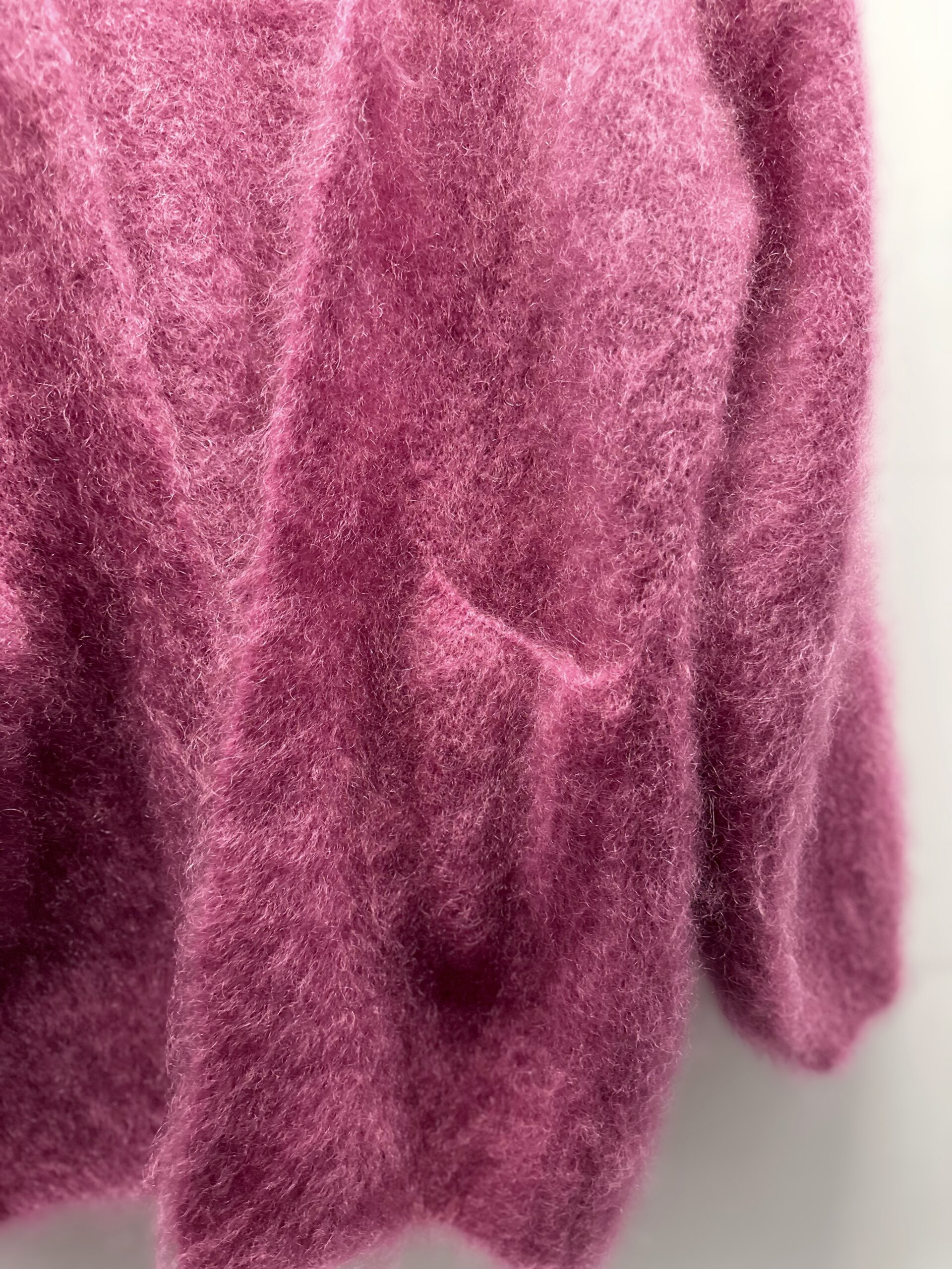 INCREDIBLY SOFT AND WARM LONG BERRY CARDIGAN (80CM). NATURAL WOOL 81% KID MOHAIR.