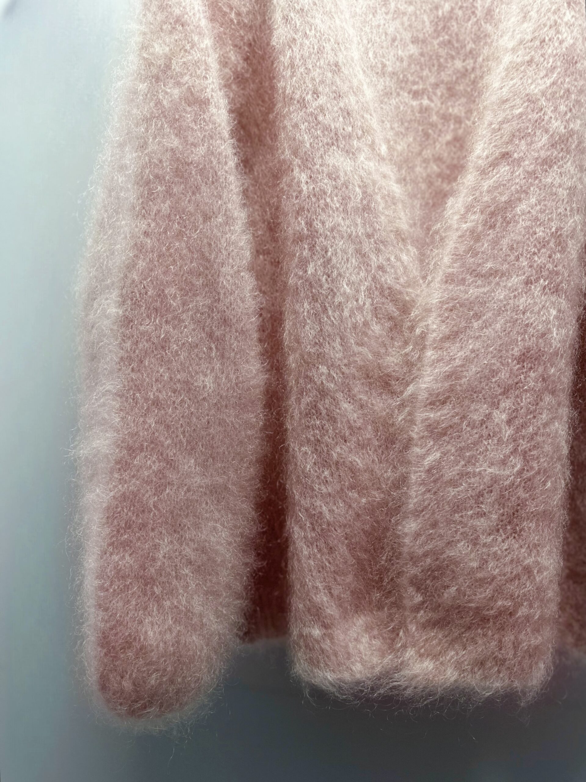 INCREDIBLY SOFT AND WARM BLUSH PINK CARDIGAN (65CM). NATURAL WOOL 81% KID MOHAIR.