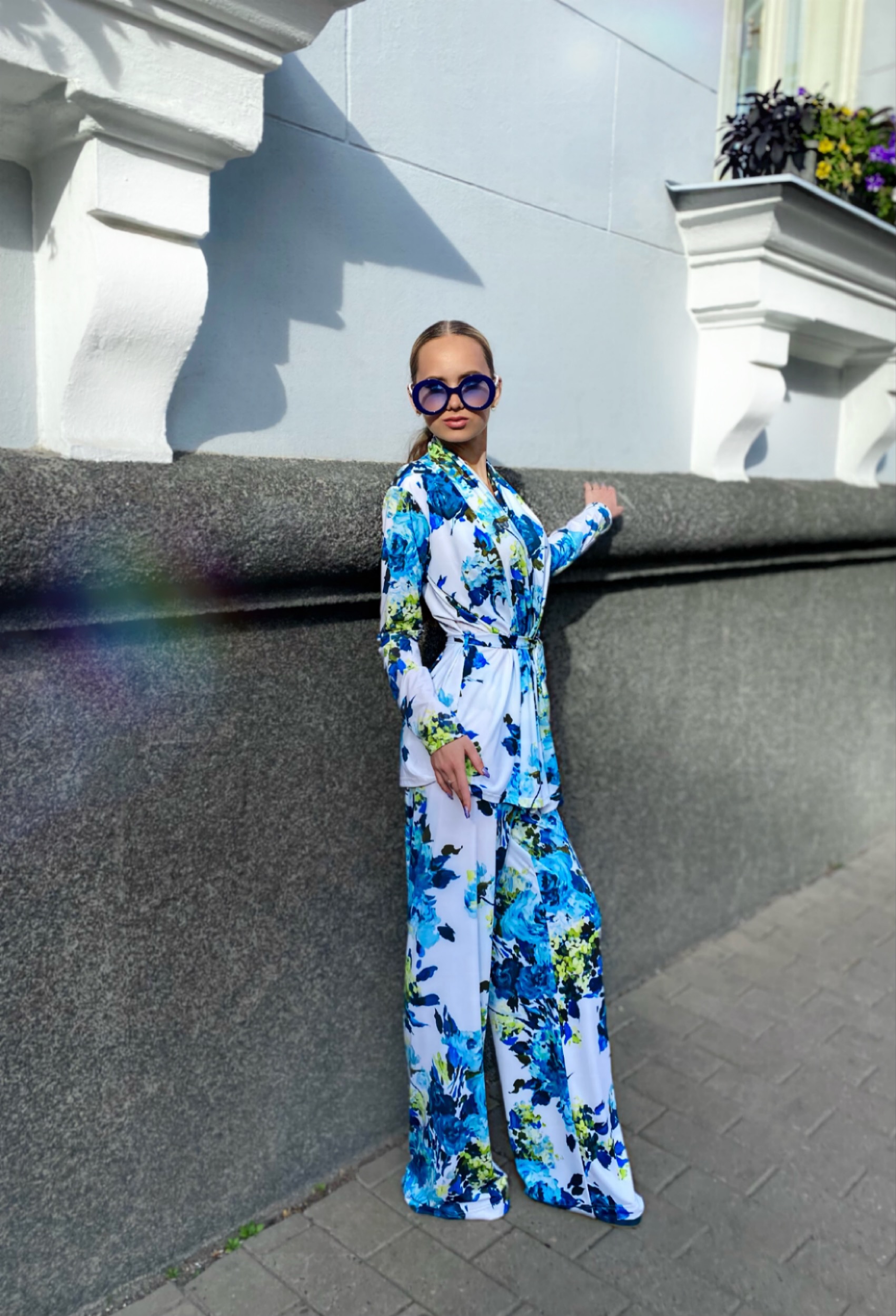 Blue flower painting costume