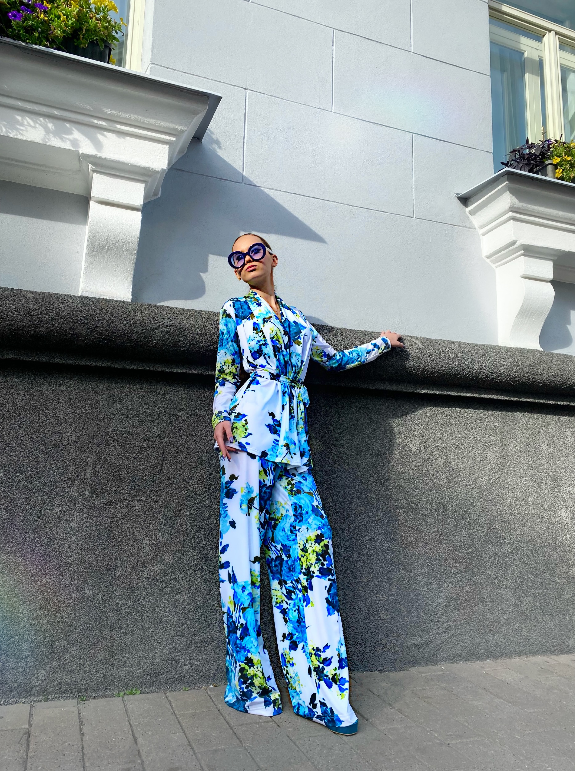 Blue flower painting costume