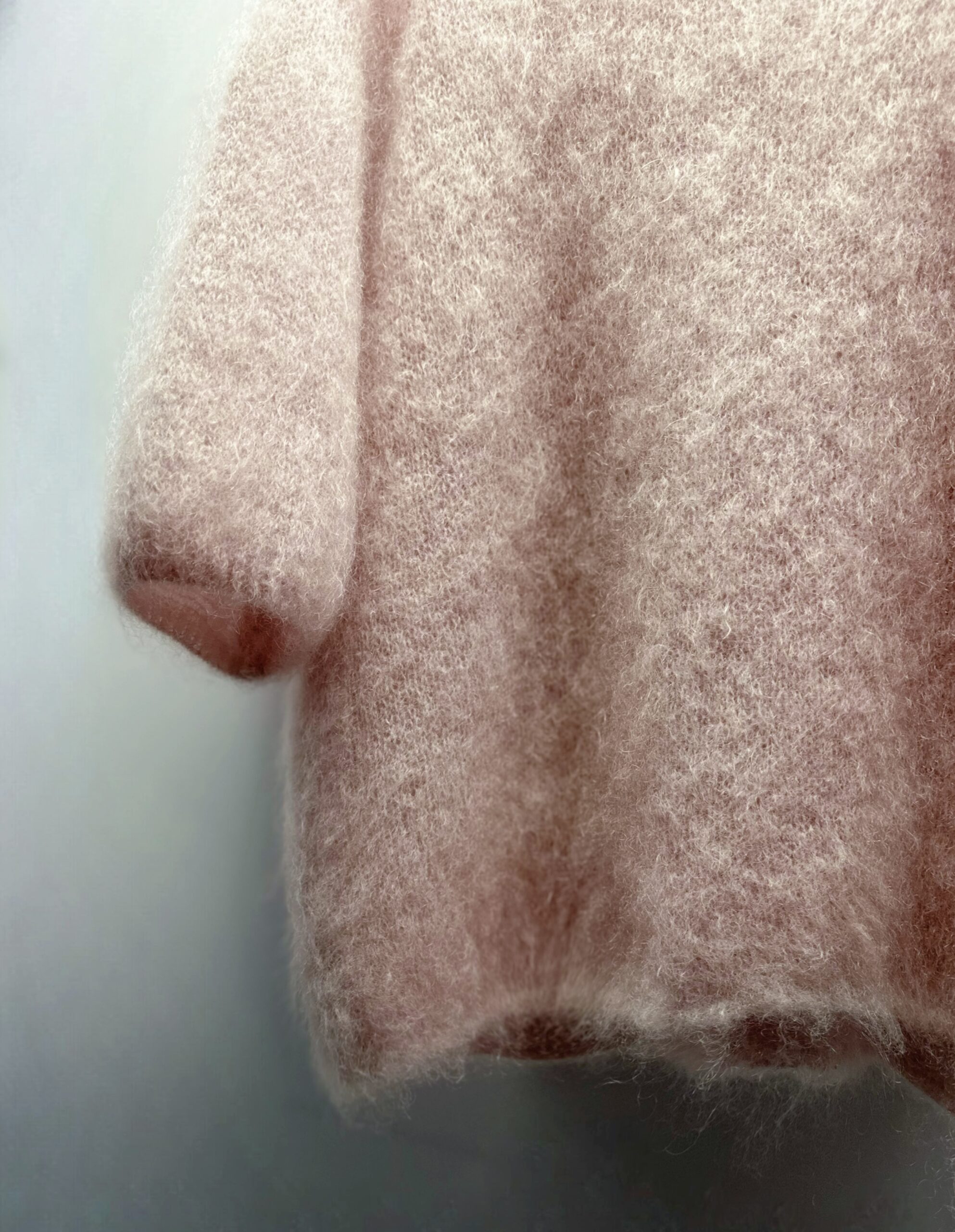 INCREDIBLY SOFT AND WARM BLUSH ROSE CARDIGAN. NATURAL WOOL 81% KID MOHAIR