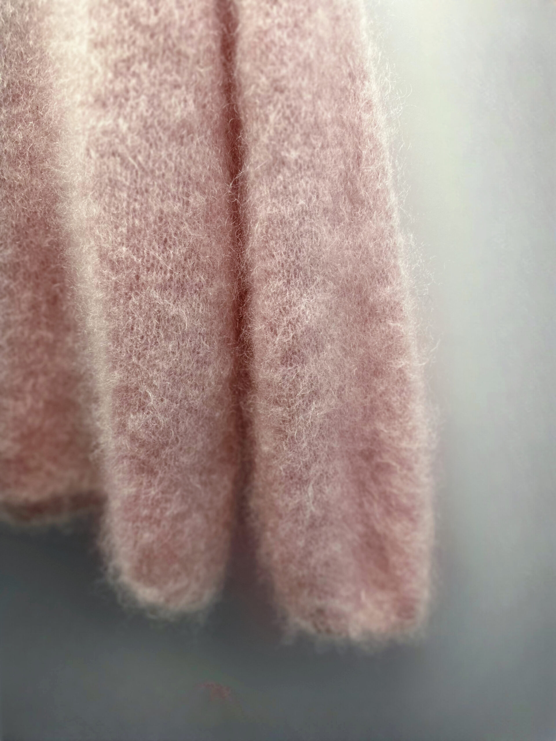 INCREDIBLY SOFT AND WARM BLUSH PINK CARDIGAN (65CM). NATURAL WOOL 81% KID MOHAIR.