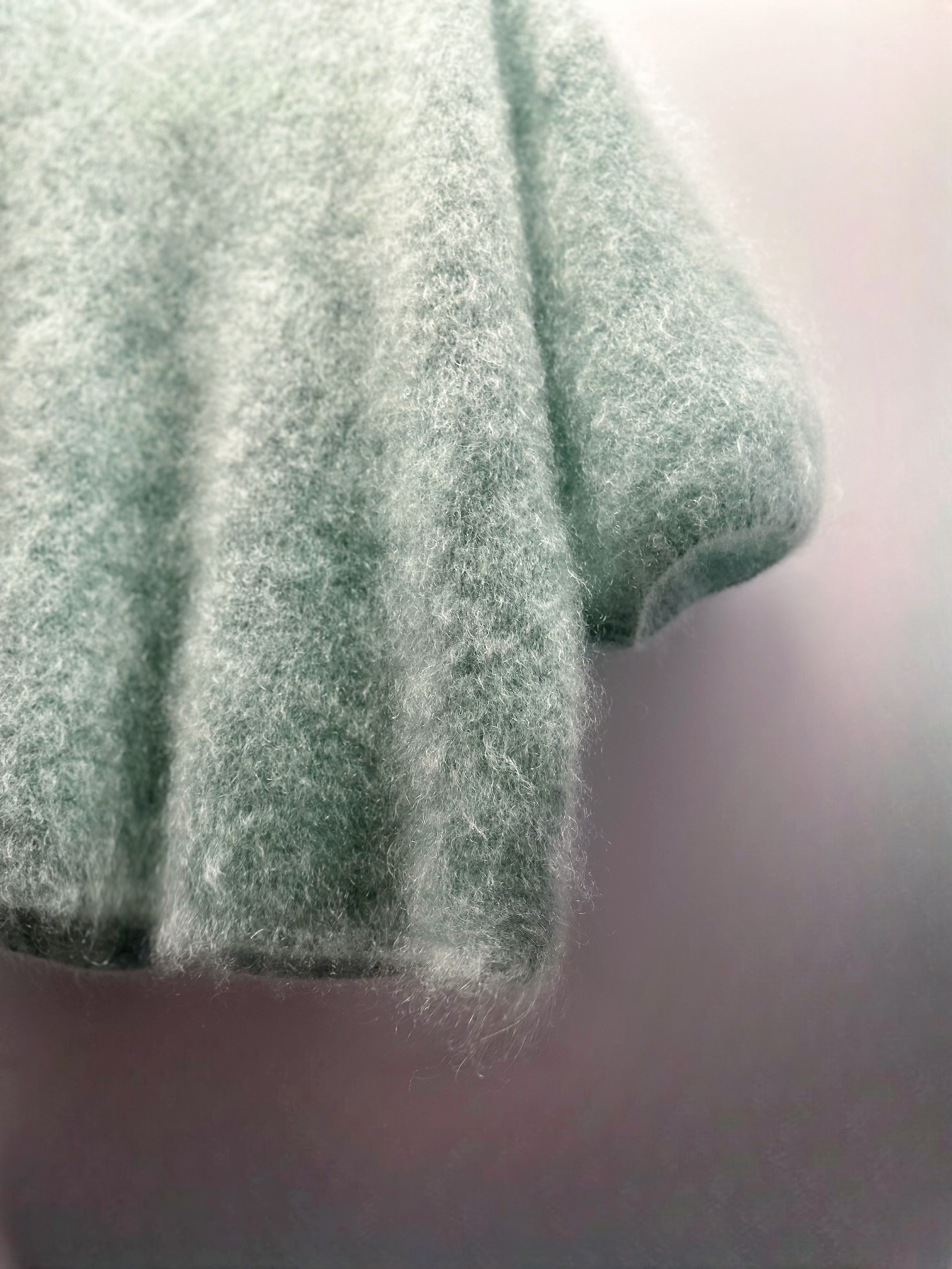 INCREDIBLY SOFT AND WARM light Mint Sweater. NATURAL WOOL 81% KID MOHAIR
