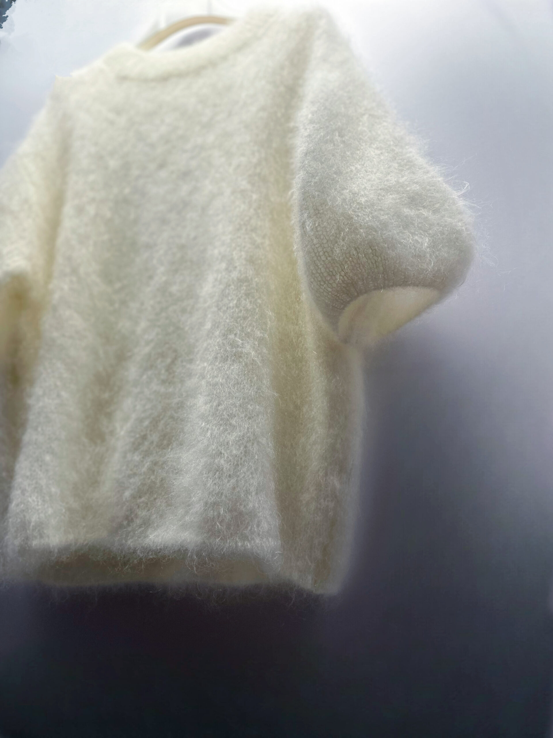 INCREDIBLY SOFT AND WARM WHITE CARDIGAN. NATURAL WOOL 81% KID MOHAIR