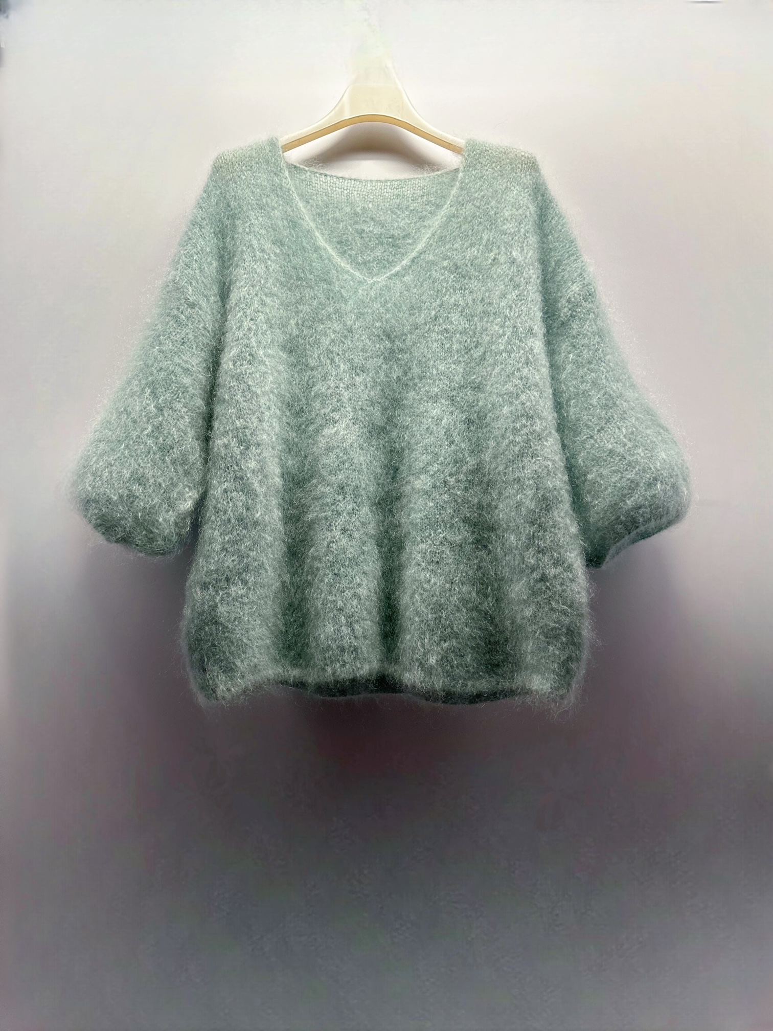 INCREDIBLY SOFT AND WARM light Mint Sweater. NATURAL WOOL 81% KID MOHAIR