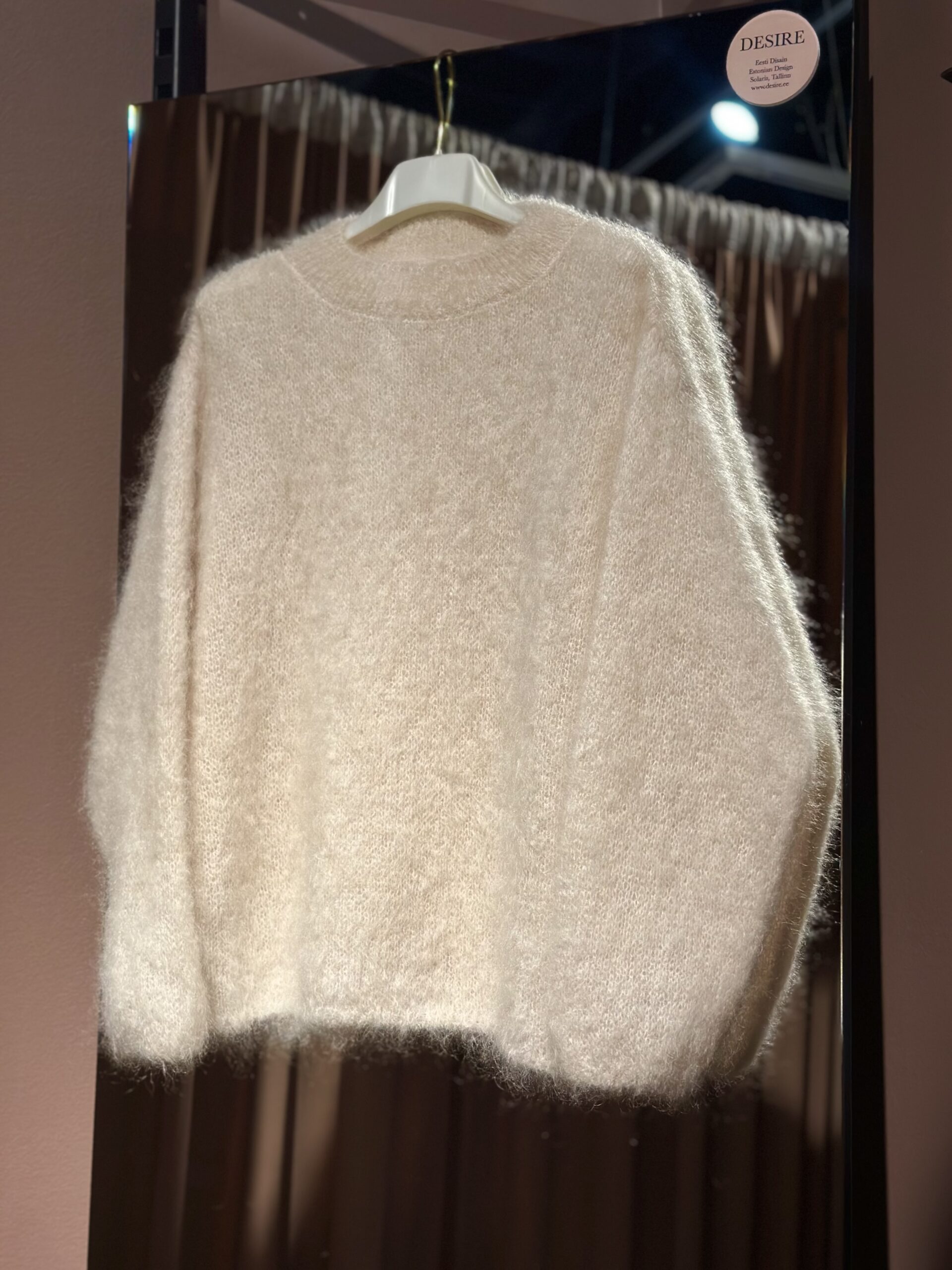 Creme brulee color kid mohair 81%